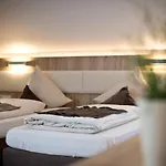 Amtsstueble & Restaurant 3* موسباخ